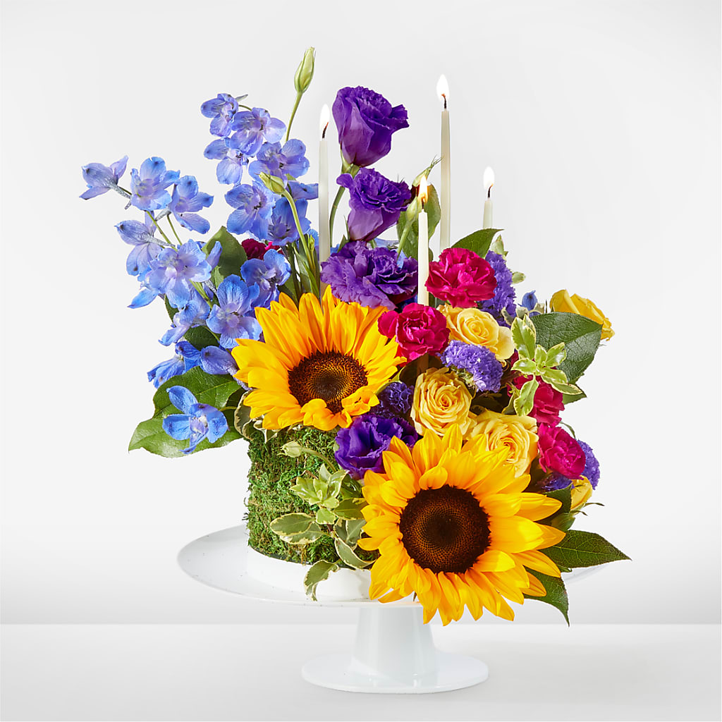 Star of the Day Floral Cake – Floral Design By Nikki, Irvine KY