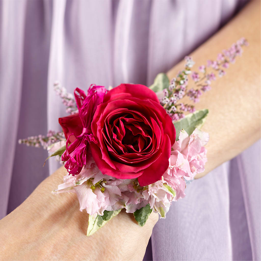 Rose Charm Corsage – Floral Design By Nikki, Irvine KY