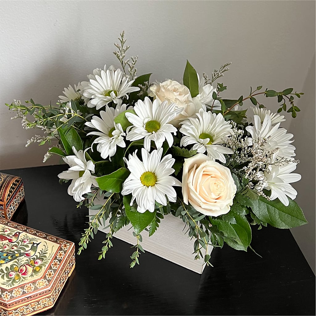 Fresh Linen Box Bouquet –  Floral Design By Nikki, Irvine KY